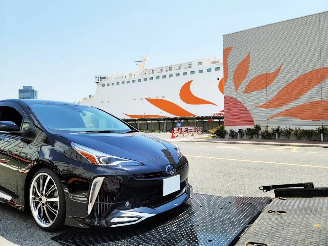 プリウスが若者から絶大な人気を集めているのはなぜ？ヤンキーが乗る