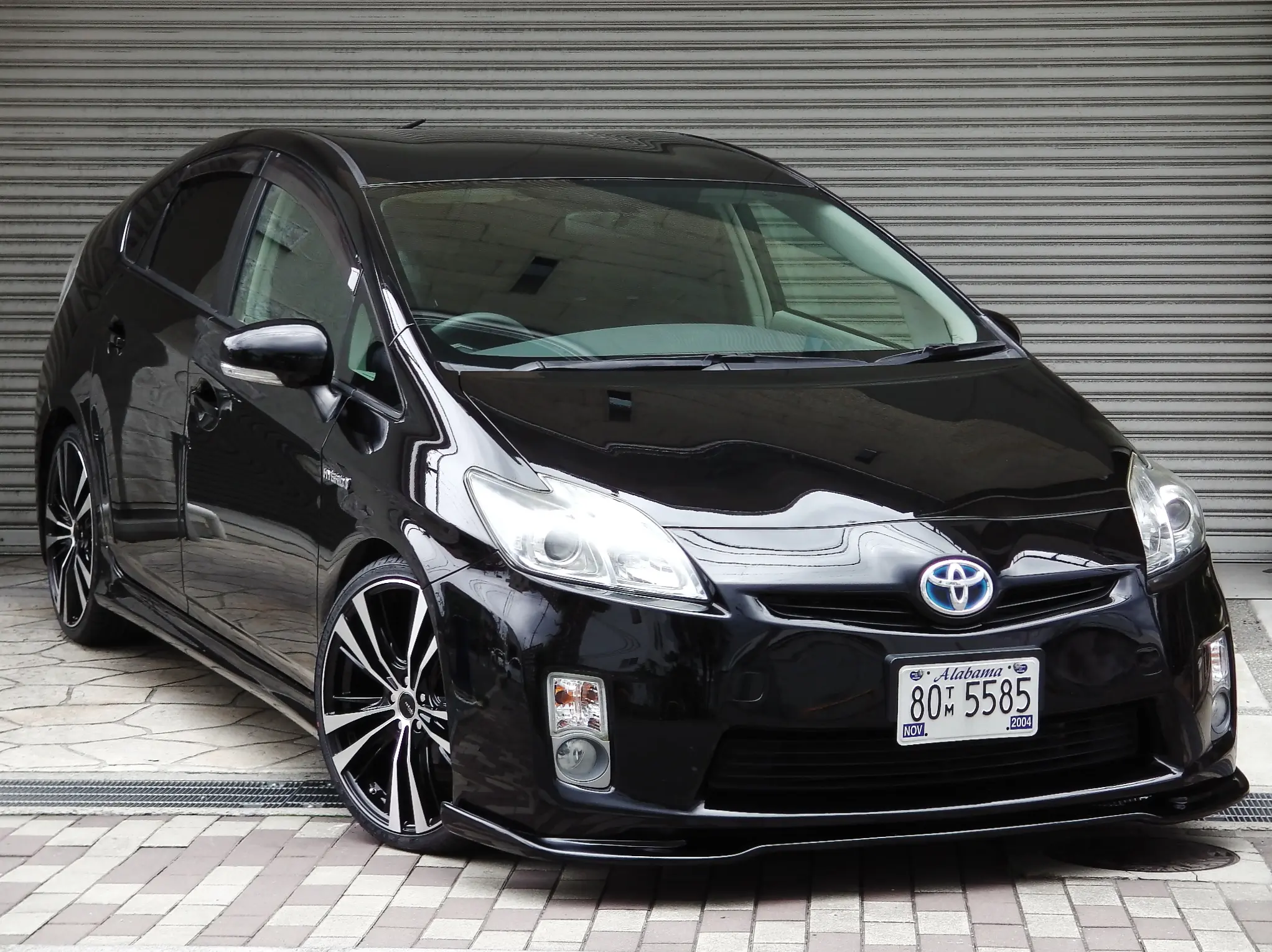 プリウスは何万キロまで走行可能？10万キロが目安と言われる理由や長く